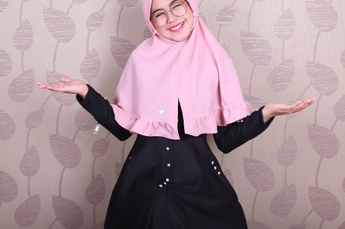 Kisah Ria Ricis menambah panjang rentetan orang yang berhasil sukses lewat media sosial, termasuk YouTube.