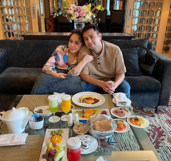 Nagita Slavina sedang asyik sarapan bersama suaminya, <a href='https://manado.tribunnews.com/tag/raffi-ahmad' title='Raffi Ahmad'>Raffi Ahmad</a>