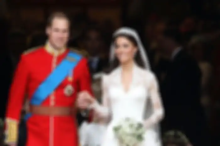 Kisah cinta Pangeran William dan Kate Middleton memang selalu menarik untuk disimak. Romantisme pasangan ini mirip kisah di negeri dongeng.