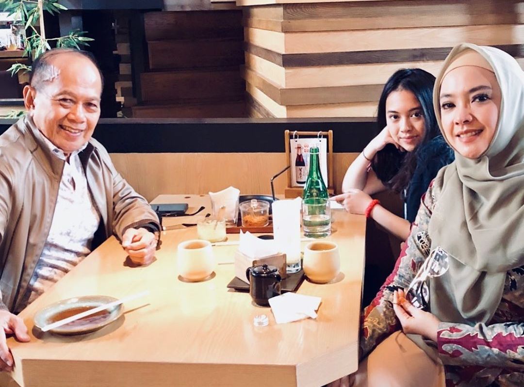Kepincut Pejabat 27 Tahun Lebih Tua, Begini Potret Putri Semata Wayang Inggrid Kansil dan Syarief Hasan yang Aktif Kegiatan Sosial - Semua Halaman - Nakita