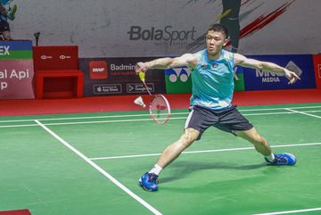Pebulutangkis tunggal putra Malaysia, Lee Zii Jia, sedang bertanding di Istora Senayan, Jakarta, 8 Juni 2022.