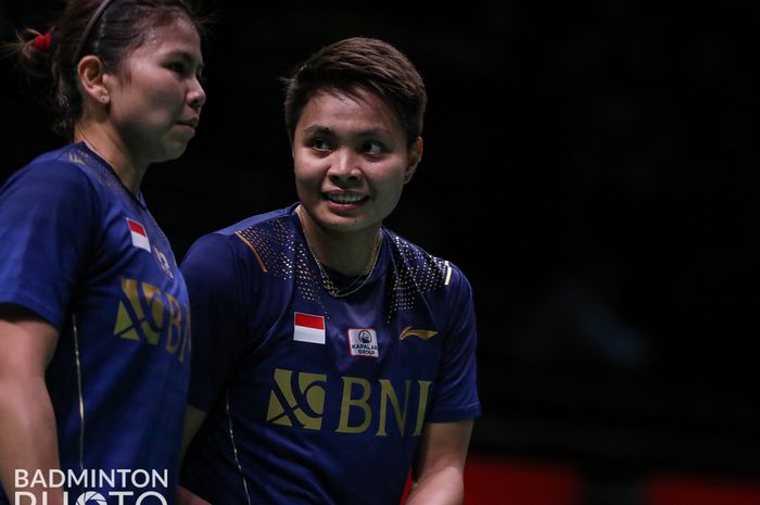 Pasangan ganda putri Indonesia, Greysia Polii/Apriyani Rahayu, saat bertanding melawan wakil Kanada, Rachel Chan/Catherine Choi, pada penyisihan Grup C Sudirman Cup 2021 di Energia Areena, Vantaa, Finlandia, Senin (27/9/2021).