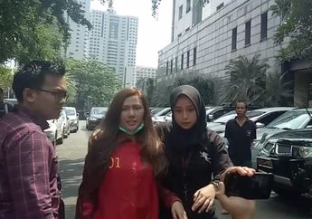 Sudah Berada di Penjara 3 Bulan, Rey Utami Menggunakan Hijab