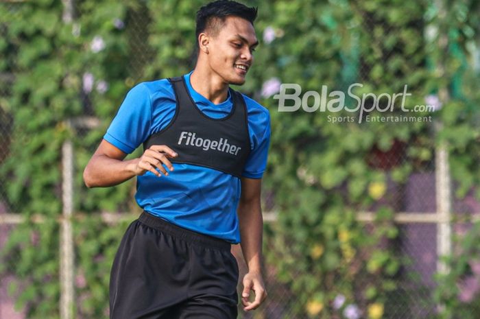 Bek timnas Indonesia, Rachmat Irianto, sedang mengikuti sesi latihan di Lapangan G (Panahan), Senayan, Jakarta, 2 Oktober 2021.