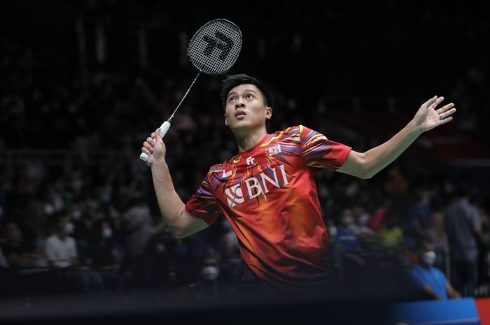 Pebulu tangkis tunggal putra Indonesia, Shesar Hiren Rhustavito, pada babak pertama Malaysia Open 2022 di Axiata Arena, Kuala Lumpur, Rabu (29/6/2022).