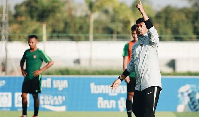 Indra Sjafri memimpin latihan timnas U-22 Indonesia menjelang laga melawan Myanmar di Piala AFF U-22 2019.