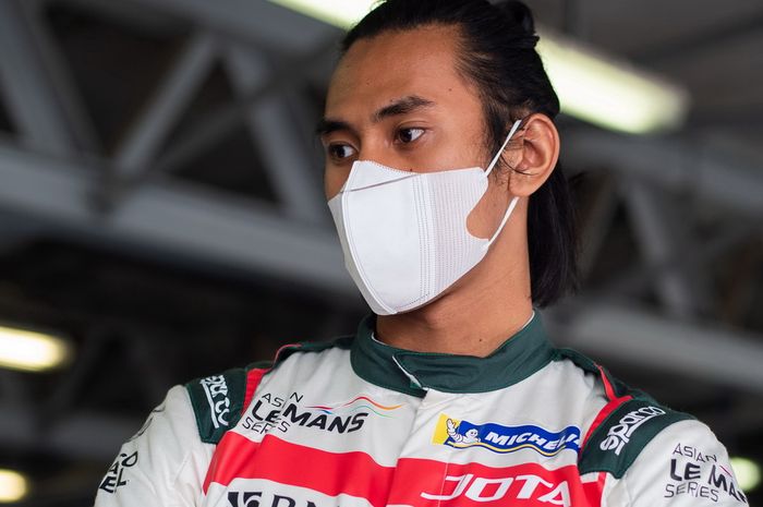 Pembalap Indonesia, Sean Gelael, membela tim JOTA Sport pada ajang balap ketahanan Asian Le Mans Series 2021.