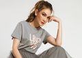 Luna Maya Sering Tampil Simpel Pakai Kaus Mickey Mouse, Nggak Sangka Ternyata Segini Harganya!