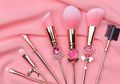 6 Tips Mudah Mencuci Kuas Makeup Bersih Seperti Baru, Yuk Coba di Rumah!