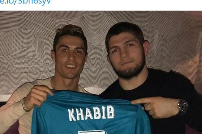 Khabib Nurmagomedov ungkap isi curhatan sang sahabat, Cristiano Ronaldo.