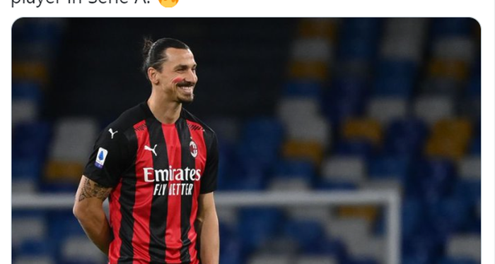 Zlatan Ibrahimovic mencetak satu gol yang buat AC Milan untuk sementara unggul 1-0 atas Napoli.