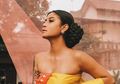 Pose Bertolak Pinggang, Awkarin Berhasil Munculkan Pesona Kartini Masa Kini, Netizen Salfok: Encok yang Memukau!