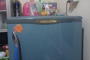 Cara menghemat energi saat menggunakan kulkas.