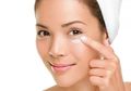 4 Cara Ini Ampuh Pudarkan Kantung Mata! Bikin Tampilan Makeup Jadi Semakin Fresh