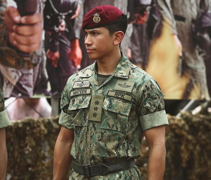Terlihat gagah saat mengenakan seragam militer