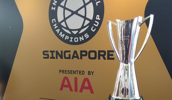 Replika trofi piala International Champions Cup dipamerkan pada acara konferensi pers di The Incubator, Esplanade Park, Singapura, Rabu (27/3/2019).