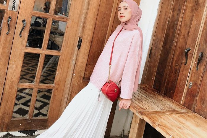 4 Warna Rok Plisket yang Wajib Dimiliki Hijabers. Biar Makin Trendy