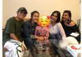 Berikan Surprise dan Bertolak ke Singapura, Ayu Ting Ting Jenguk Shakira, Putri Denada yang Masih Berjuang Lawan Kanker