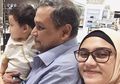 Unggah Foto Adik dan Ayahnya dengan Minim Alat Pelindung Diri, Zee Zee Shahab Beri Peringatan Publik: 'Kita Please Di Rumah Aja'
