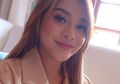 Tanpa Pakai Busana Seksi Belahan Dada Rendah, Tampilan Aurel Hermansyah dengan Dress Warna Kulit Justru Curi Perhatian!
