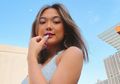 Tutup Kolom Komentar, Marion Jola Kayak Nggak Pakai Celana Tampil Seksi Kenakan Busana Oversized Jadi Sorotan!