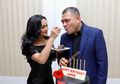 Rayakan Ulang Tahun ke-50 Raul Lemos, Krisdayanti Siapkan Kue Bertabur 'Dollar' untuk Sang Suami
