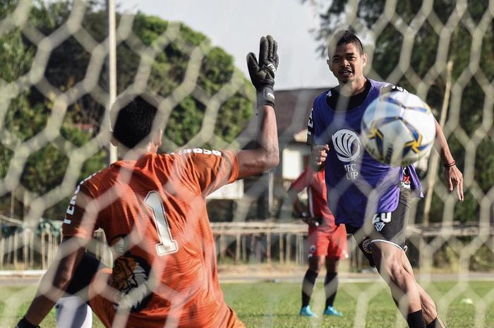 Bambang Pamungkas dalam latihan perdana Persija Jakarta di Myanmar, Minggu (10/3/2019), jelang laga kontra tuan rumah Shan United.