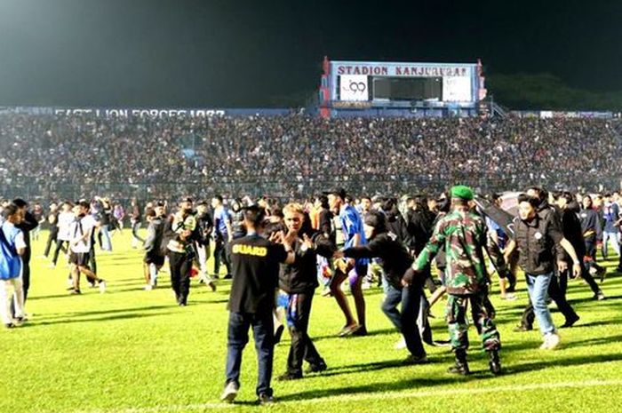Laga tunda Liga 1 2022 antara Persebaya Surabaya versus Arema FC digelar di Stadion PTIK.
