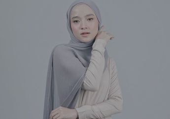 Intip Gaya Modis Nissa Sabyan Padukan Hijab Plisket yang Lagi Tren!