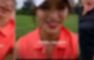 Kebersamaan Nia Ramadhani bersama sang kakak di lapangan golf (