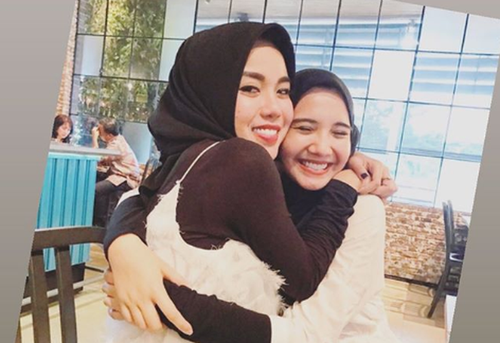 Medina Zein memberikan ucapan selamat ulang tahun pada Zaskia Sungkar