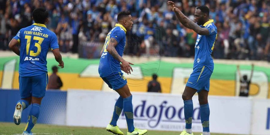 Persib Bandung Menang Telak Atas Persela di Hadapan Suporter Sendiri