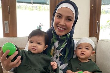Ratna Galih dan anak kembarnya
