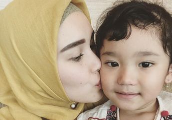 Demi Semangati sang Ibunda, Bilqis Rela Begadang Nonton Ayu Ting Ting sampai Subuh