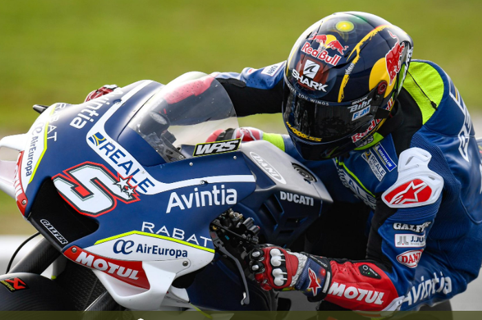 Aksi pembalap Avintia Racing, Johann Zarco, dalam tes pramusim MotoGP 2020 di Sirkuit Sepang, Malaysia, 9 Februari 2020.