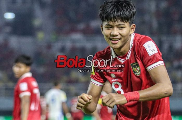 Arkhan Kaka Putra sedang melakukan selebrasi seusai mencetak gol dalam match day kedua babak penyisihan grup A Piala Dunia U-17 2023 antara timnas U-17 Indonesia versus timnas U-17 Panama di Stadion Gelora Bung Tomo, Surabaya, Jawa Timur, Senin (13/11/2023).