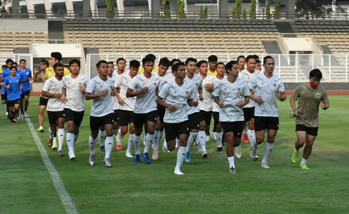 Timnas Indonesia melakukan sesi latihan di Stadion Madya, Senayan, Jakarta Pusat, Jumat (7/8/2020)