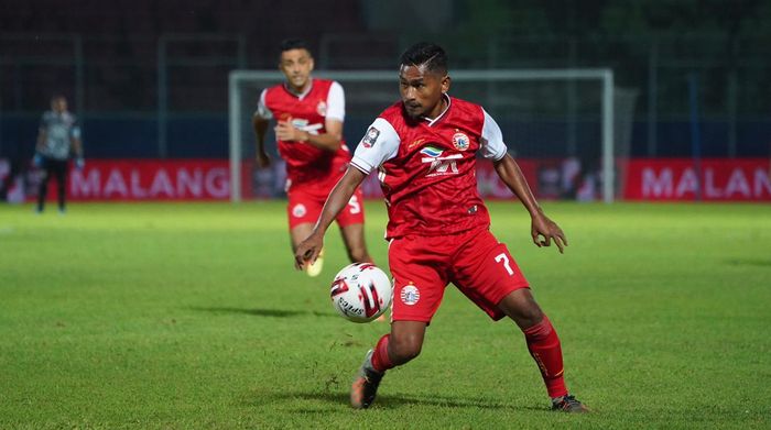 Pemain Persija Jakarta Ramdani Lestaluhu,  di laga lawan PSM Makassar di Piala Menpora 2021, di Stadion Kanjuruhan, Malang, Jawa Timur, pada Senin (22/3/2021)