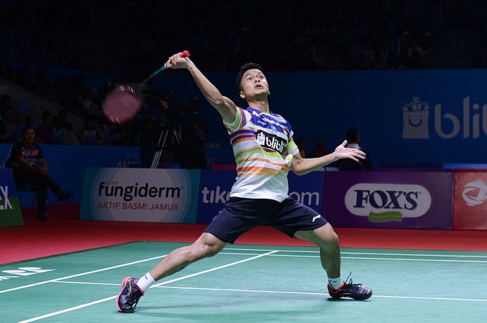 Pebulutangkis putra Indonesia, Anthony Sinisuka Ginting saat melawan pebulutangkis putra China LU Guang Zu dalam kejuaraan bulutangkis Blibli Indonesia Open 2019 part of HSBC BWF World Tour Super 1000 di Senayan, Jakarta, Senin (16/7/2019) Anthony Sinisuka Ginting maju kebabak selanjutnya setelah me