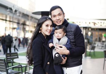 Unggah Foto Dinner dengan Suami, Sandra Dewi Ungkap Sempat Dibilang Perawan Tua, ‘Saya Puas Nikah Telat’