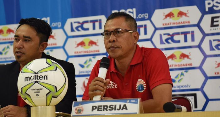 Asisten pelatih Persija Jakarta, Mustaqim.