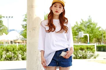 7 Inspirasi Style dengan Short Jeans yang Kece Dipakai Buat Hangout - Semua  Halaman - CewekBanget