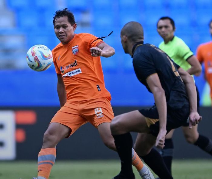 Suasana pertandingan lanjutan pekan ke-31 Liga 1 2023/2024 antara Borneo FC vs Madura United di Stadion Batakan, Balikpapan, Rabu (17/4/2024)