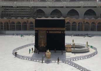 Mekah Lengang, Arab Saudi Batasi Jamaah dari Luar Negeri karena Corona, Kawanan Burung Ini Gantikan Para Jamaah Tawaf?