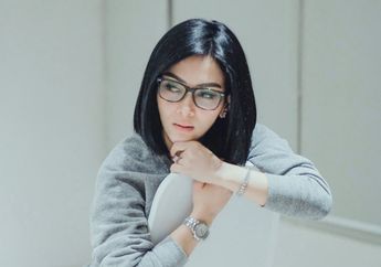 Dibilang Berwajah Tua Karena Tak Pakai Make Up di Resto, Syahrini Bungkam Mulut Warganet Karena Pakai Sendal 15 Juta