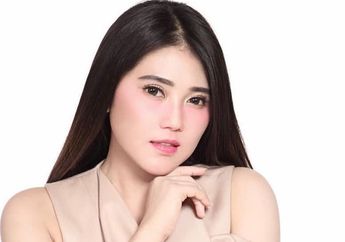 Tanpa Softlens dan Makeup Tebal, Potret Selfie Via Vallen Pakai Bando Banjir Pujian Netizen