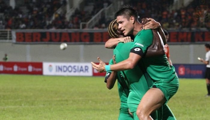 Pemain asing Bhayangkara FC, Ramiro Fergonzi merayakan gol telatnya ke gawang Borneo FC pada pekan pertama Liga 1 2019 di Stadion Aji Imbut, Tenggarong, Kamis (16/5/2019).