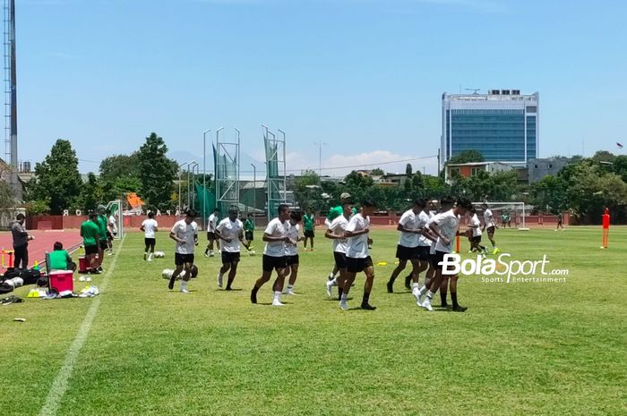 Latihan timnas U-20 Indonesia di Lapangan Thor, Surabaya pada Sabtu (17/9/2022).