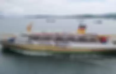 Jadwal Kapal Pelni Ambon Sorong Desember 2022 Dengan KM Ciremai, Libur Natal dan Tahun Baru di Pantai Tembok Berlin.