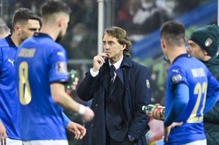Reaksi pelatih timnas Italia, Roberto Mancini, usai pasukannya kalah dari Makedonia Utara pada semifinal play-off Piala Dunia 2022 di Renzo Barbera, Palermo (24/3/2022).